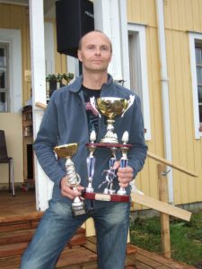 Maratonin nopein Juha Valta RauhalahtiRR sai kiinnityksen kiertopalkintoon (M 40) ajalla 3,19,44 Onnea Juhalle.